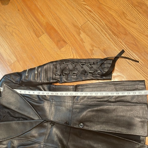 Leather jacket. - Picture 6 of 9